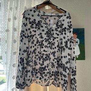 GAP Women's Floral Blouse in Black and White
